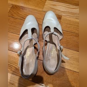 Salvatore Ferragamo vintage mary janes - size 9 - white with wooden sole
